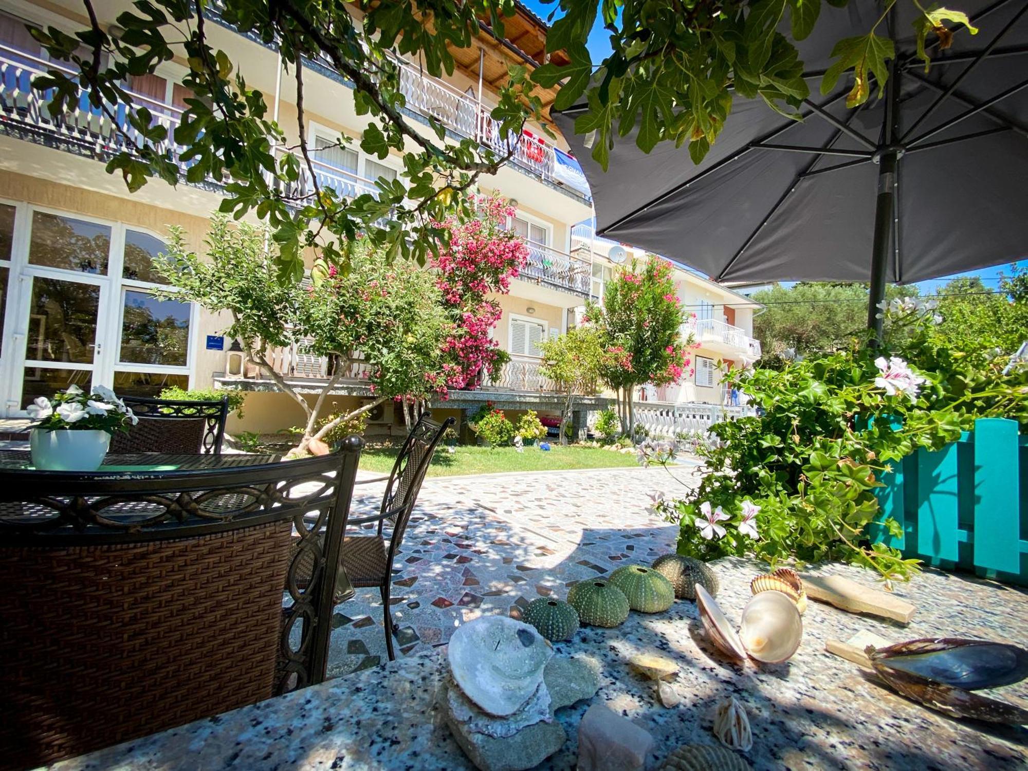 Apartments Happy Island Rab Rab Town Exterior foto
